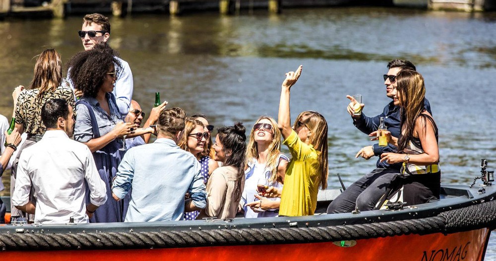 Prosecco cruise beer boat - Amsterdam canal tour